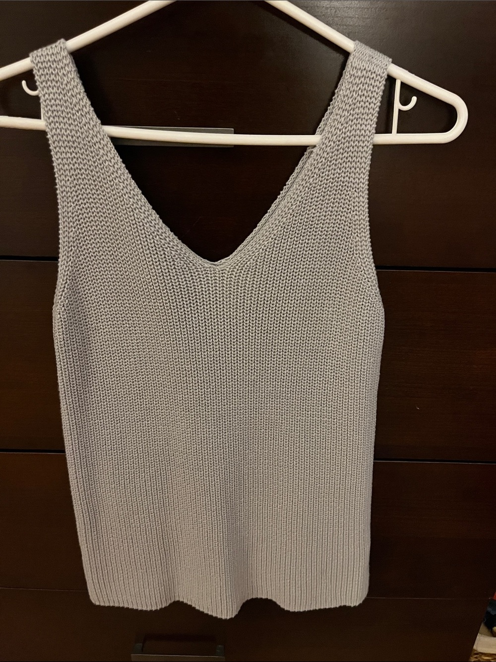 Sleeveless V-Neck Knit sweater in Light Gray/pewter